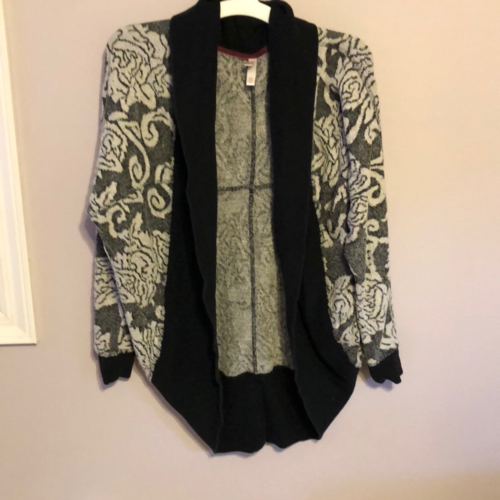 Black and gray sweater